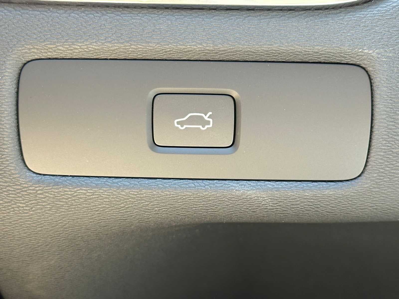 2026 Volvo XC60 Plus