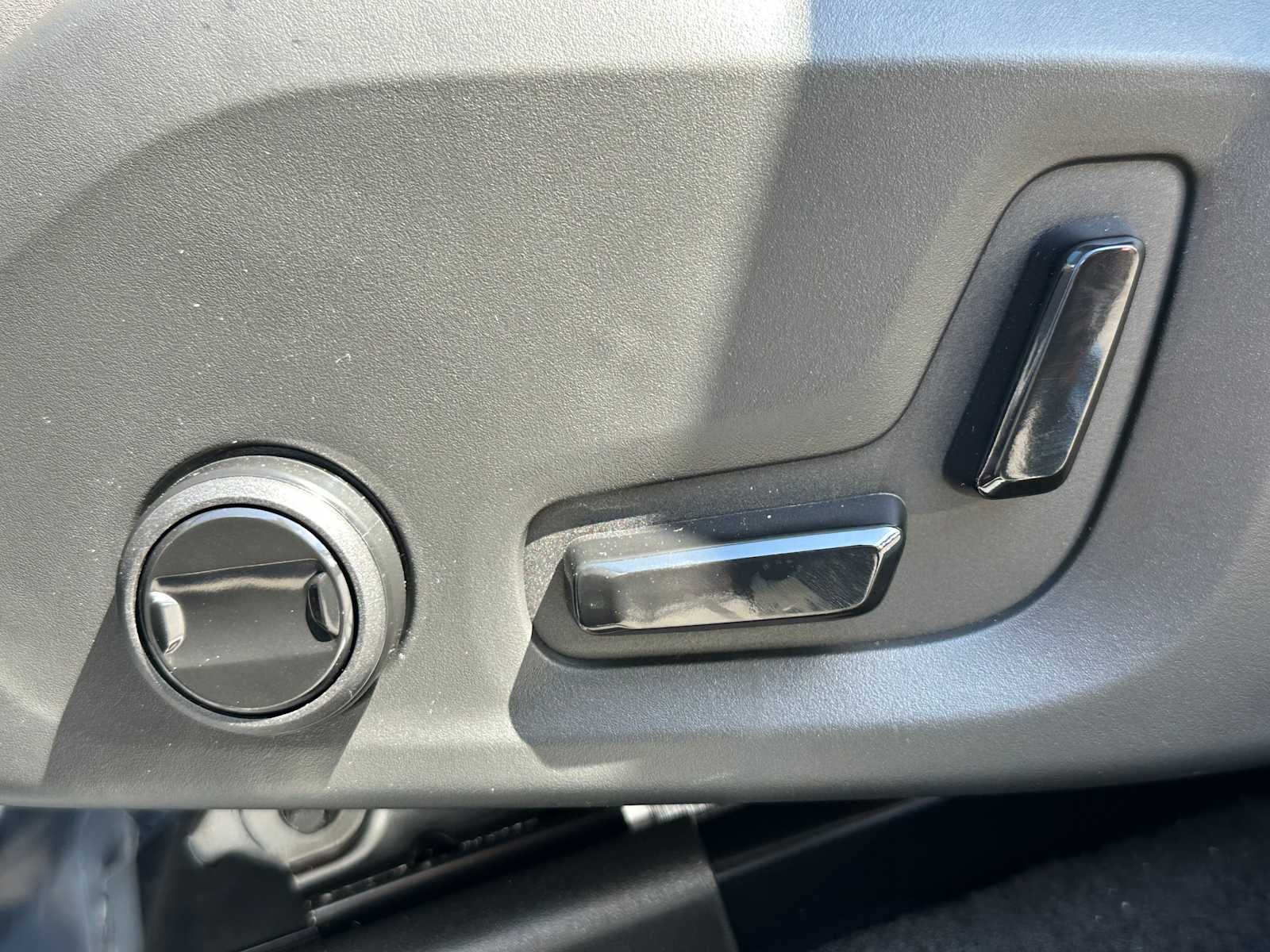 2026 Volvo XC60 Plus