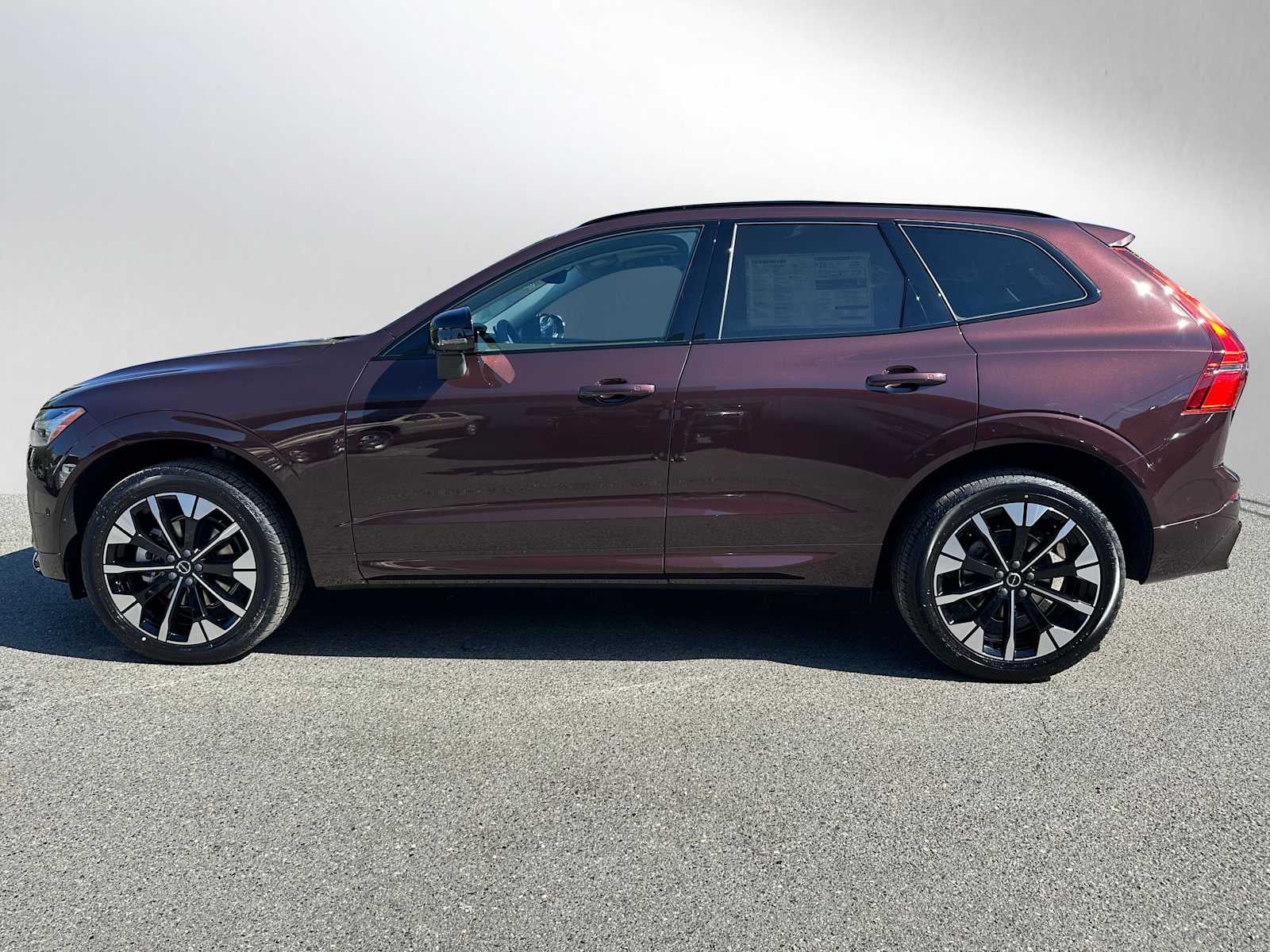 2026 Volvo XC60 Plus