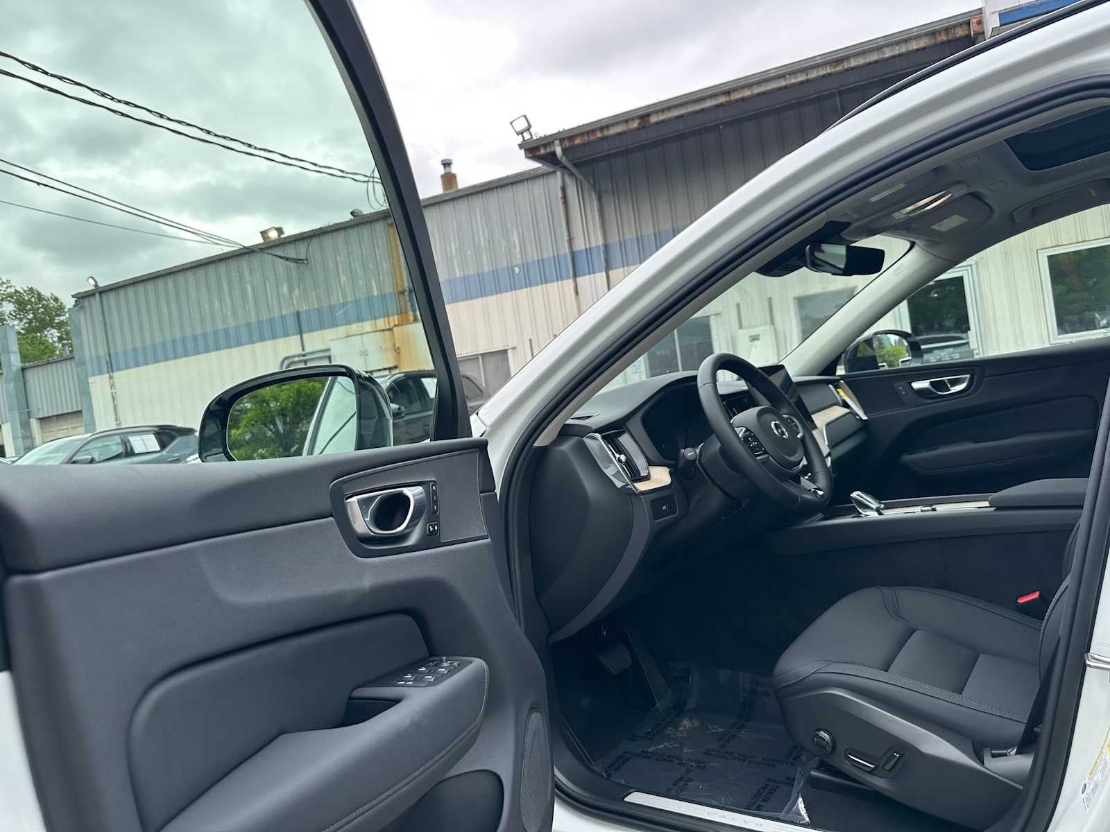 2026 Volvo XC60 Plus