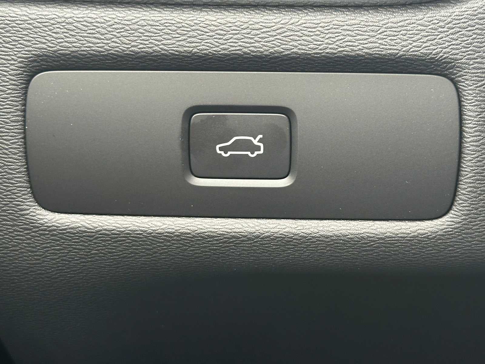 2026 Volvo XC60 Plus