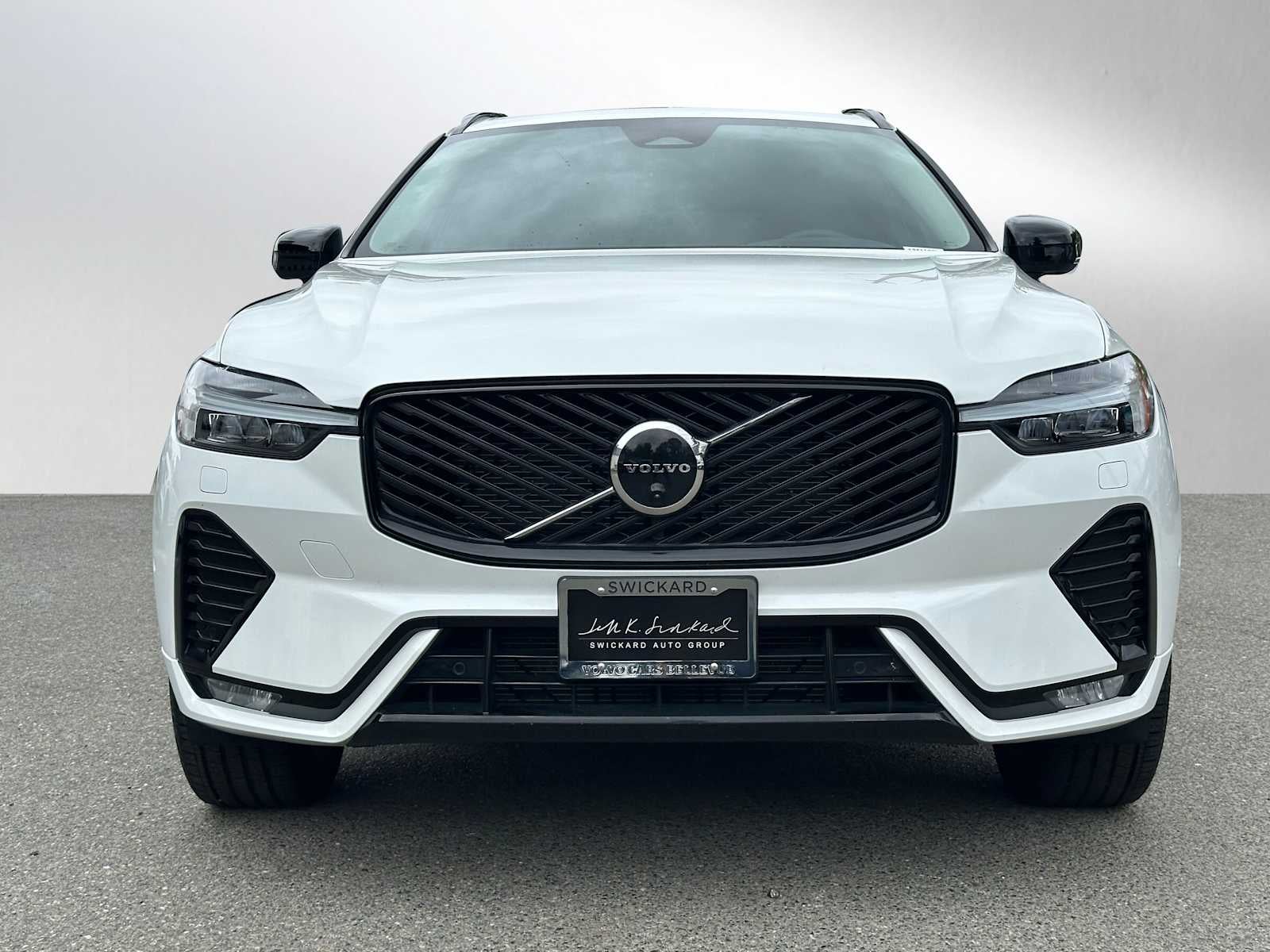 2026 Volvo XC60 Plus