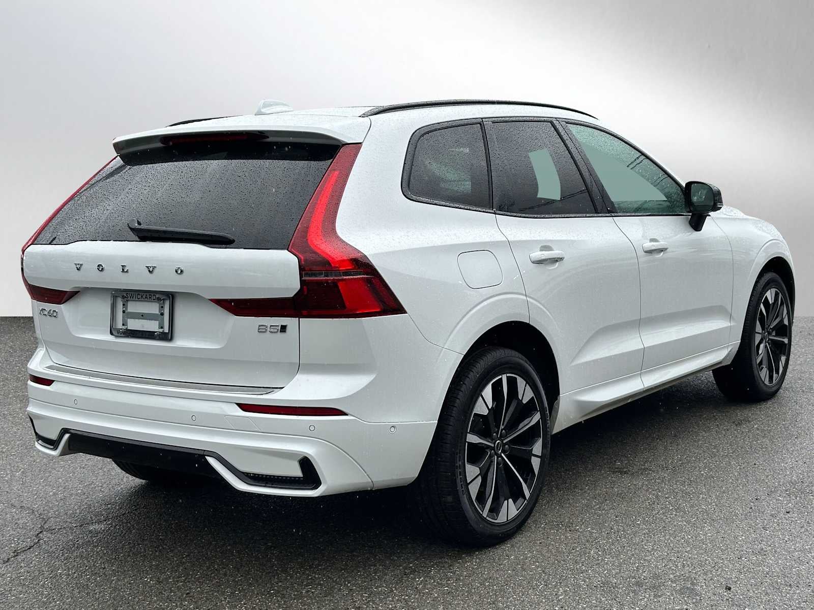 2026 Volvo XC60 Plus