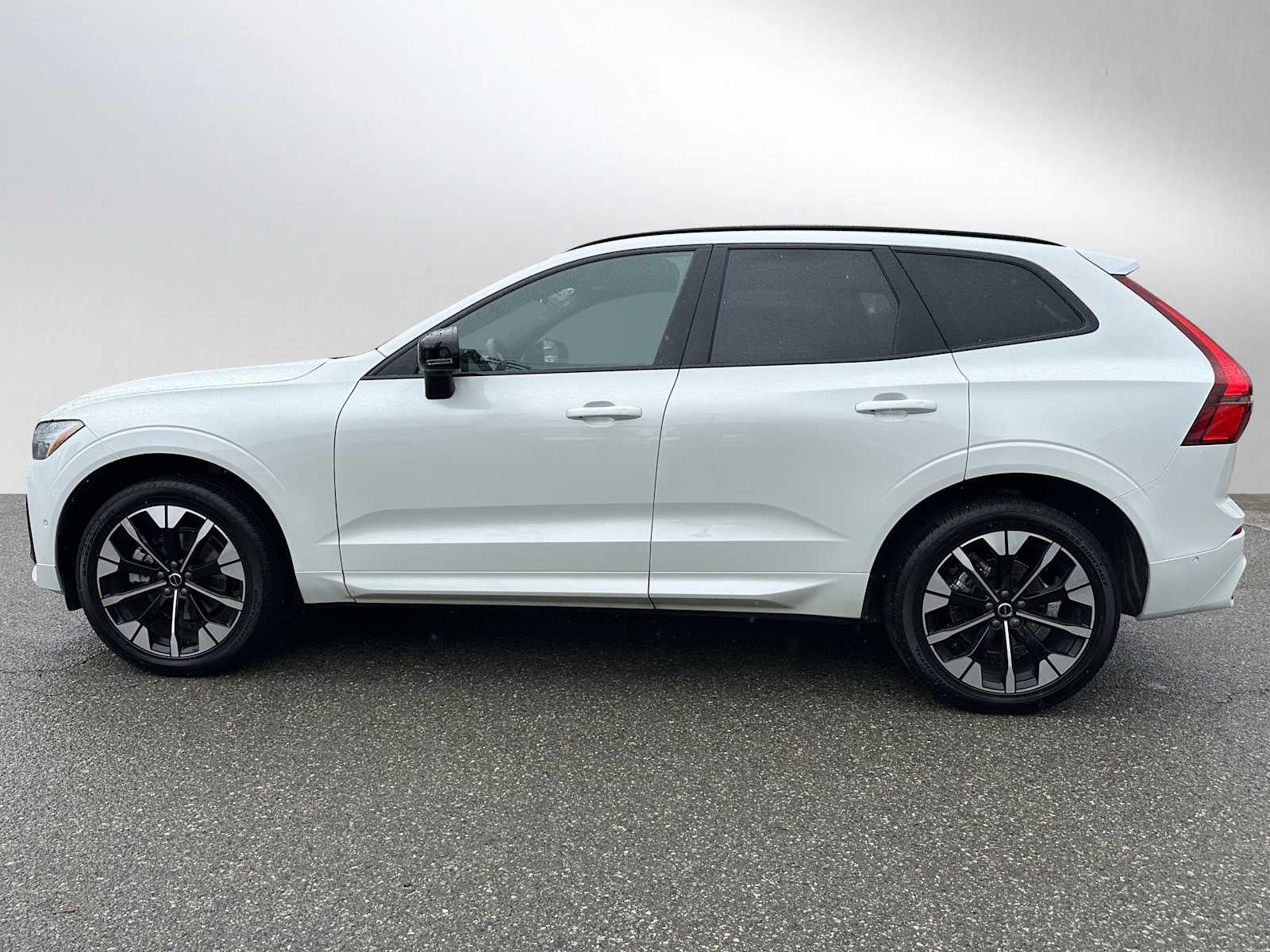2026 Volvo XC60 Plus