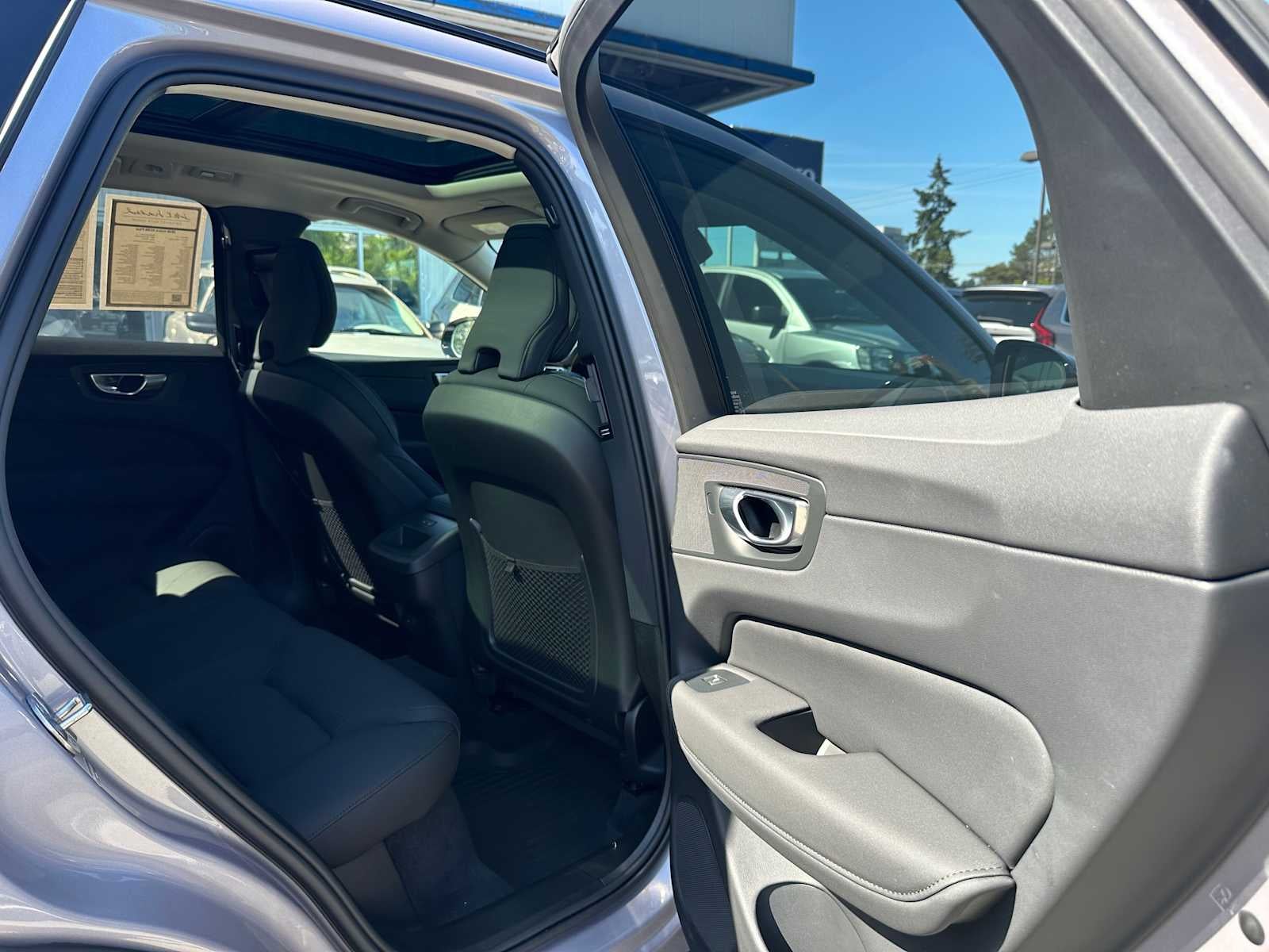 2026 Volvo XC60 Plus