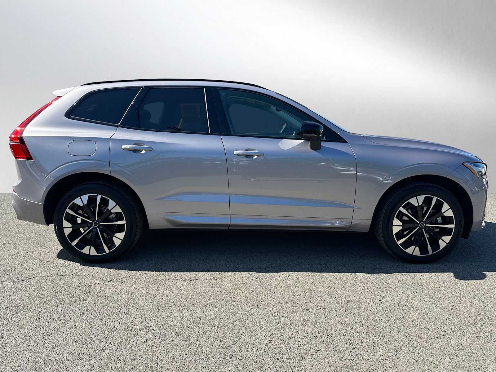 2026 Volvo XC60 Plus