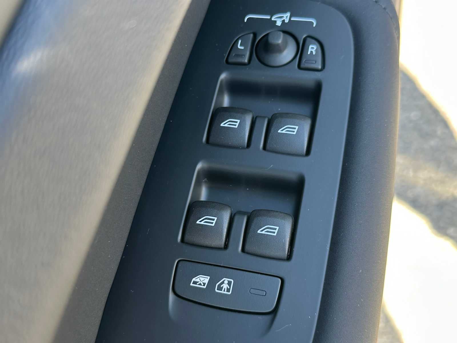 2026 Volvo XC60 Plus