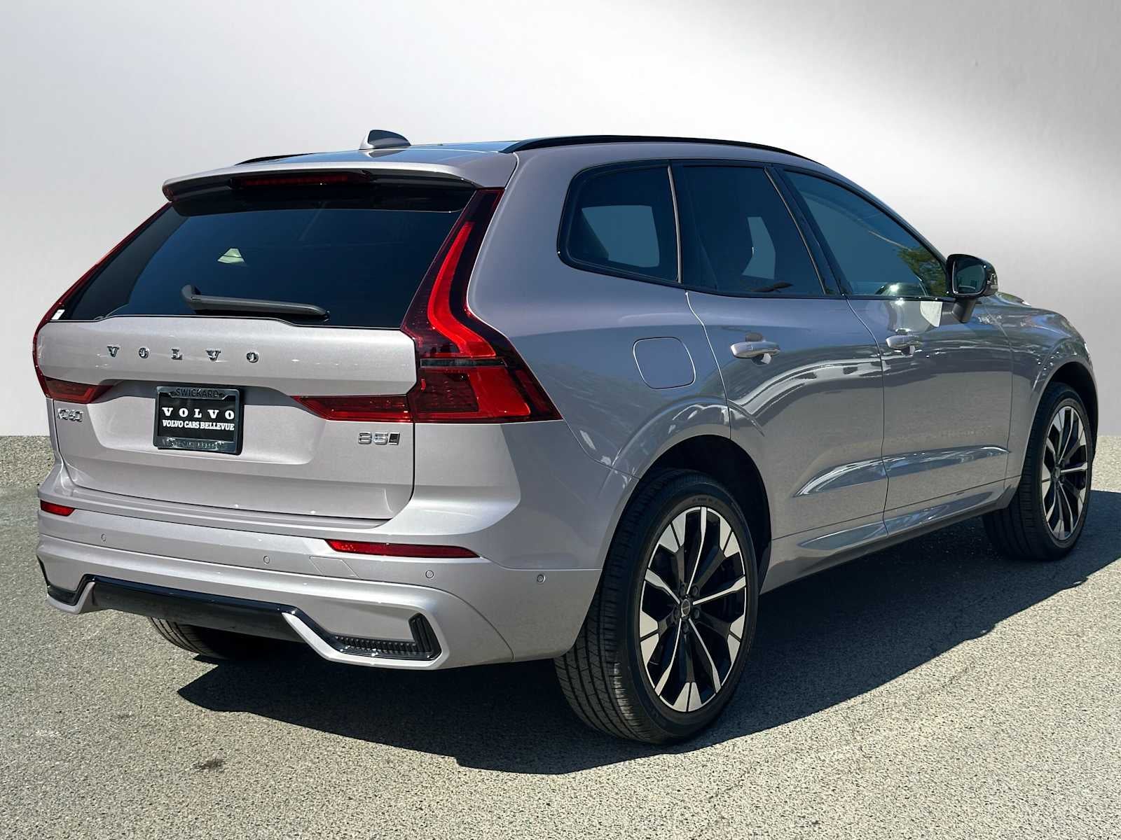 2026 Volvo XC60 Plus