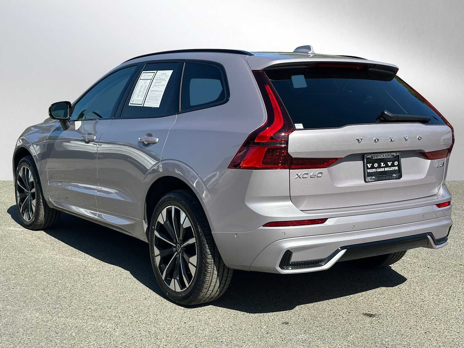 2026 Volvo XC60 Plus