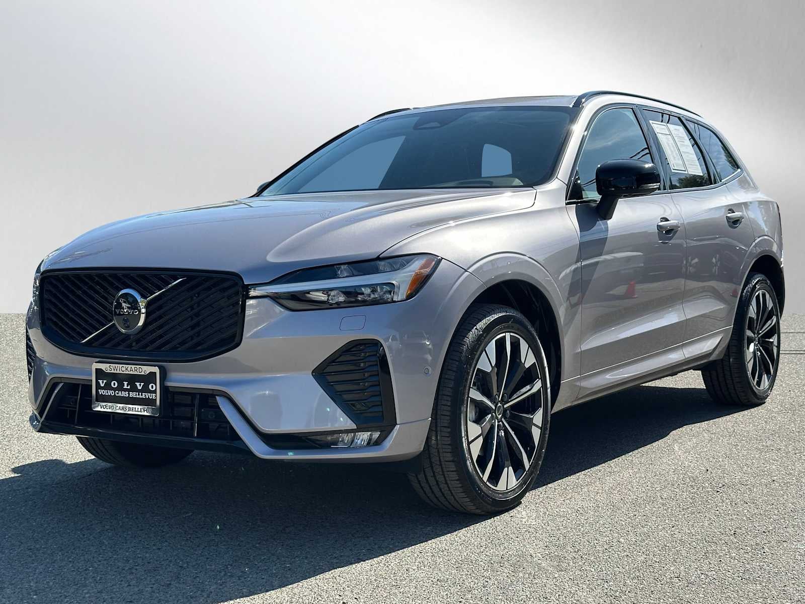 2026 Volvo XC60 Plus