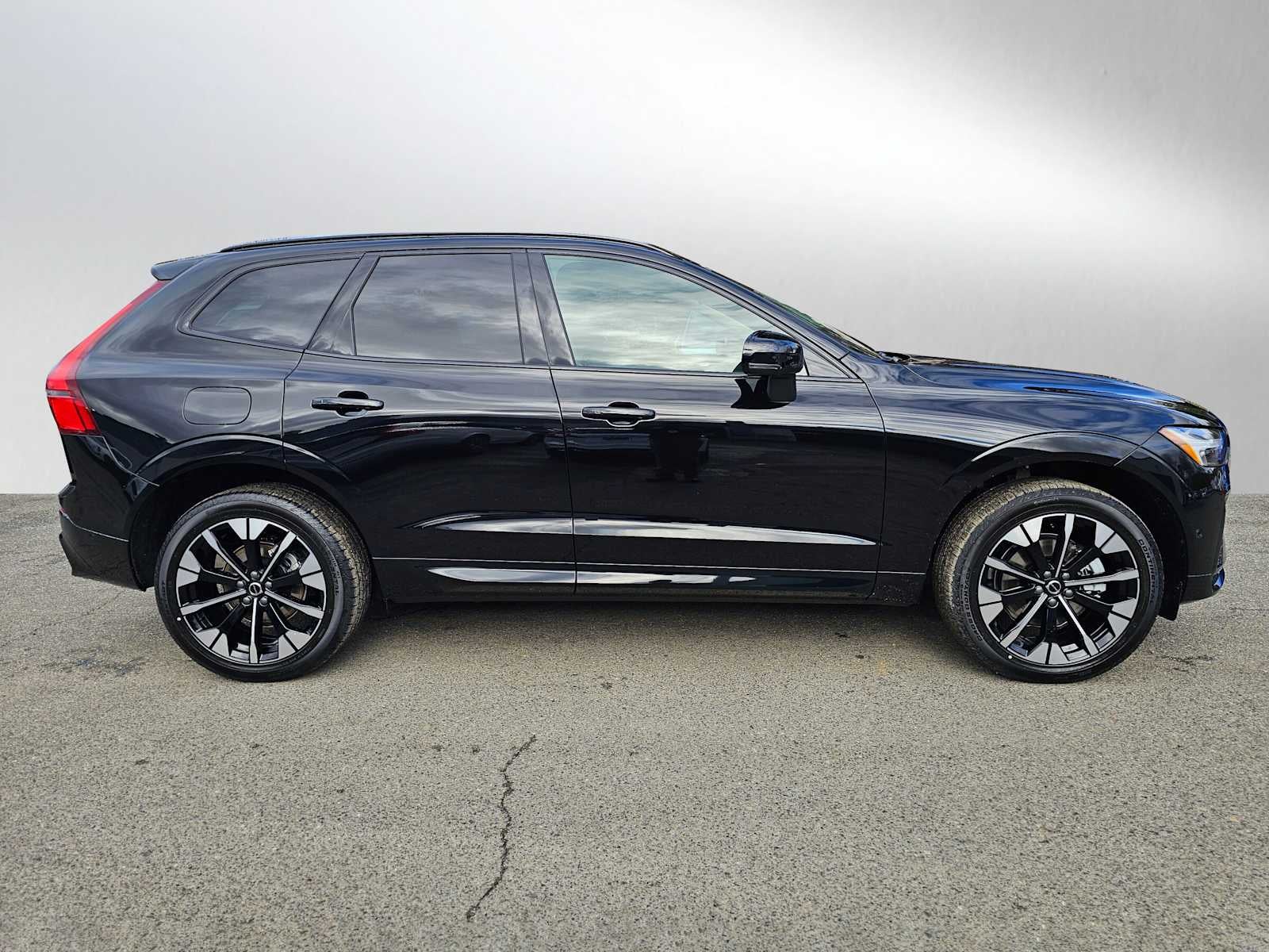 2026 Volvo XC60 Plus