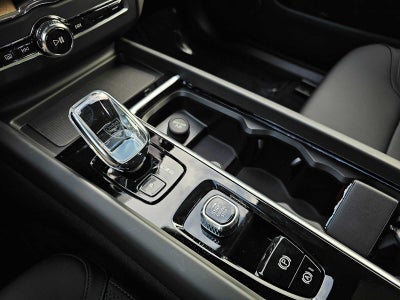2026 Volvo XC60 Plus
