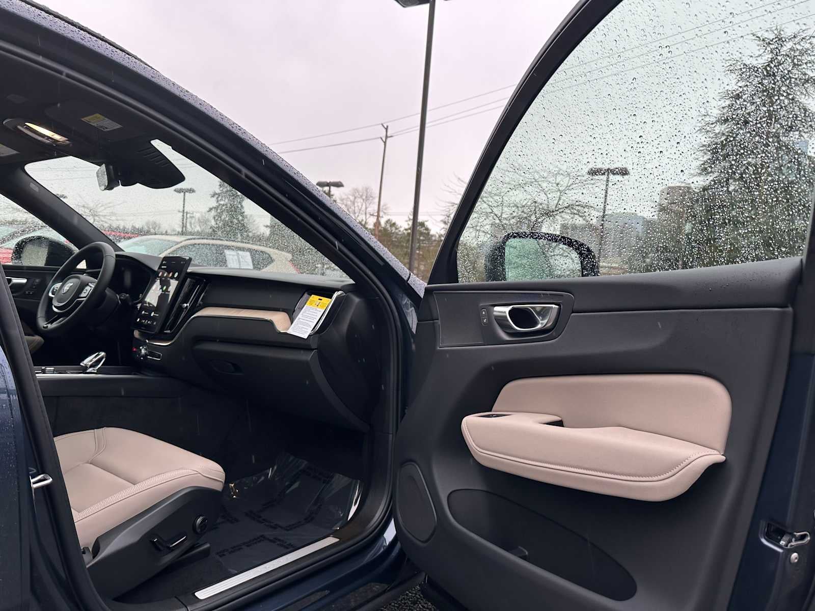 2026 Volvo XC60 Plus