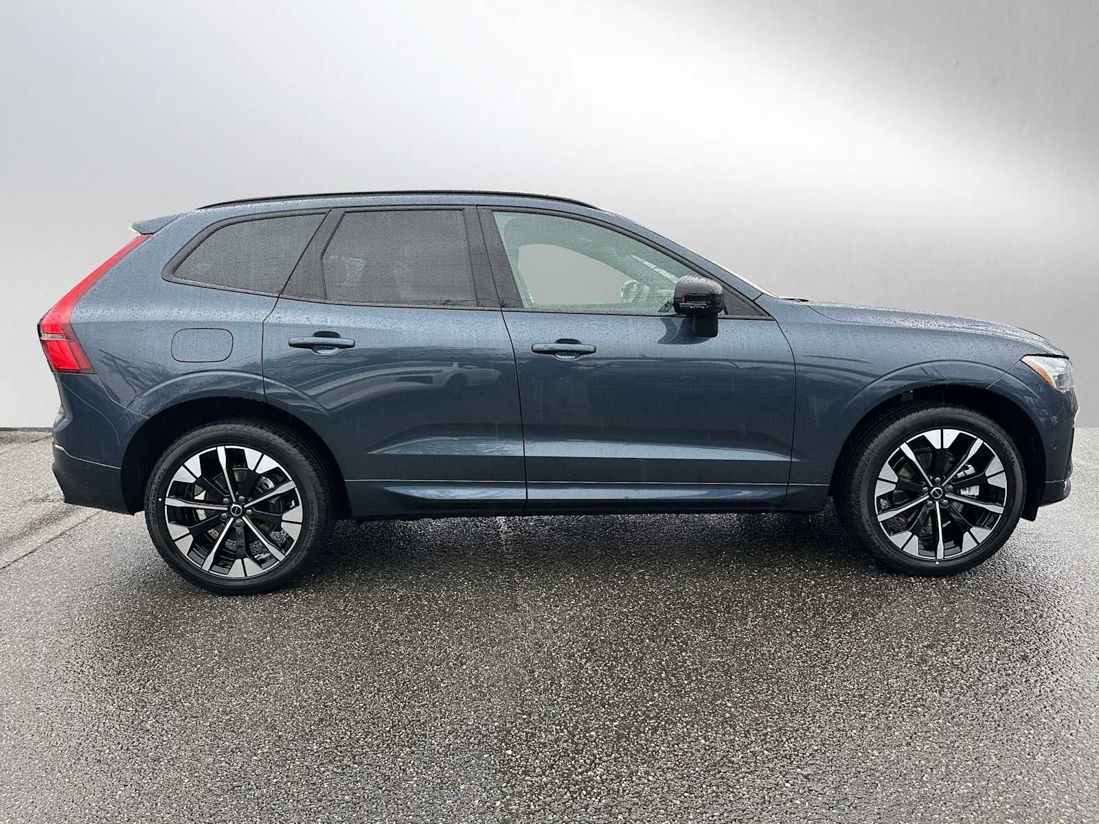 2026 Volvo XC60 Plus