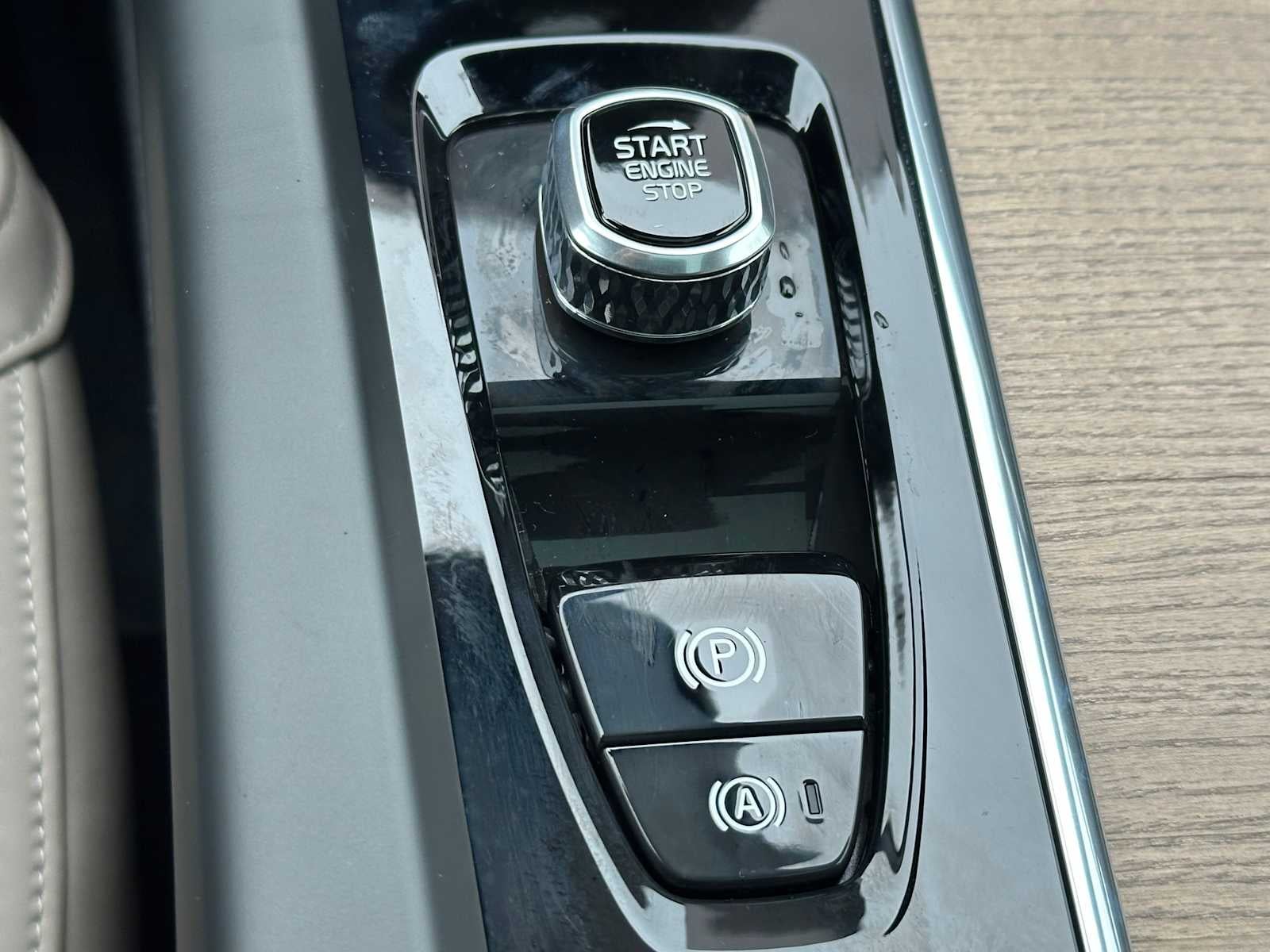 2026 Volvo XC60 Plus