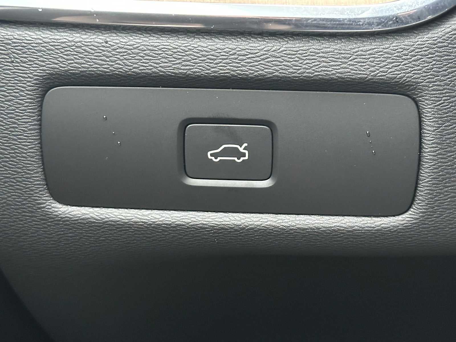2026 Volvo XC60 Plus