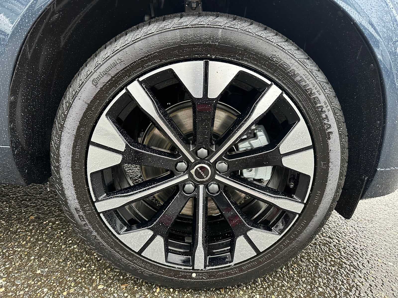 2026 Volvo XC60 Plus