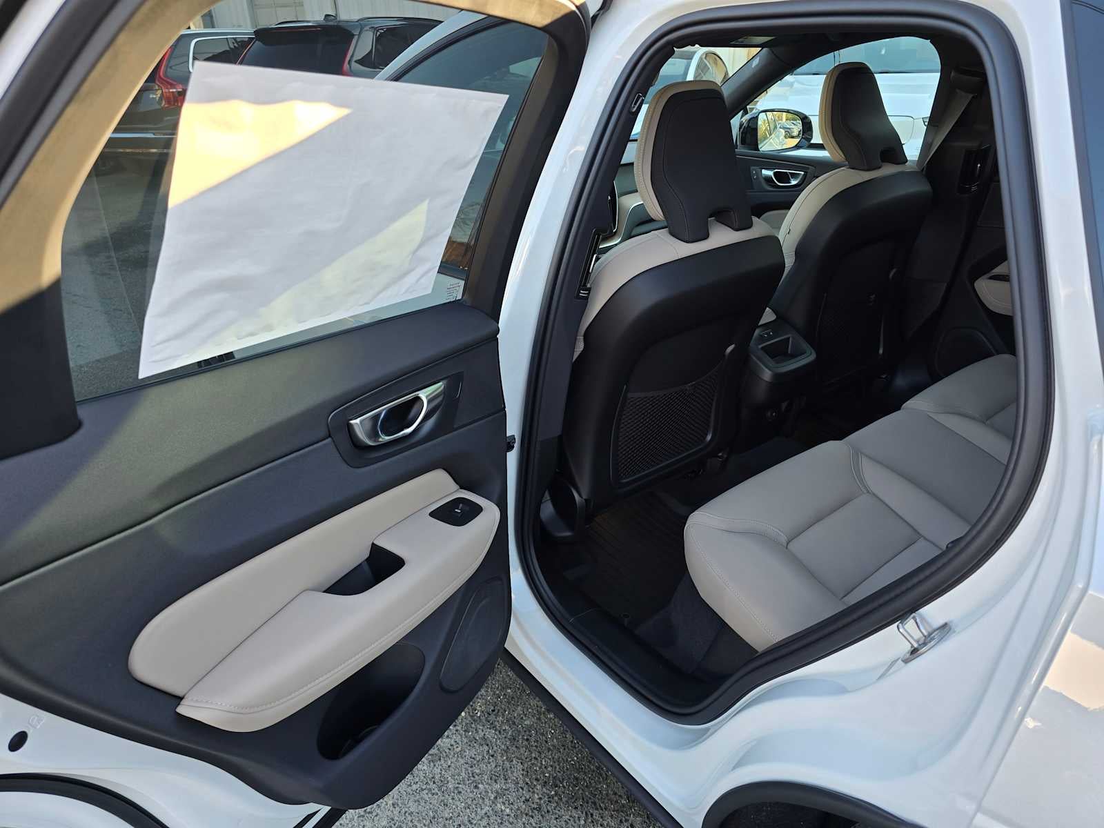 2026 Volvo XC60 Plus
