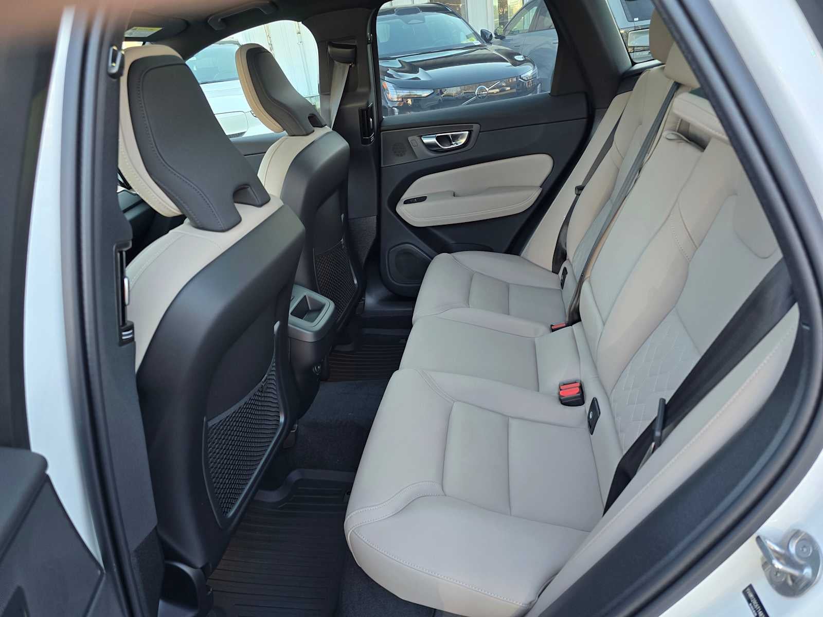 2026 Volvo XC60 Plus
