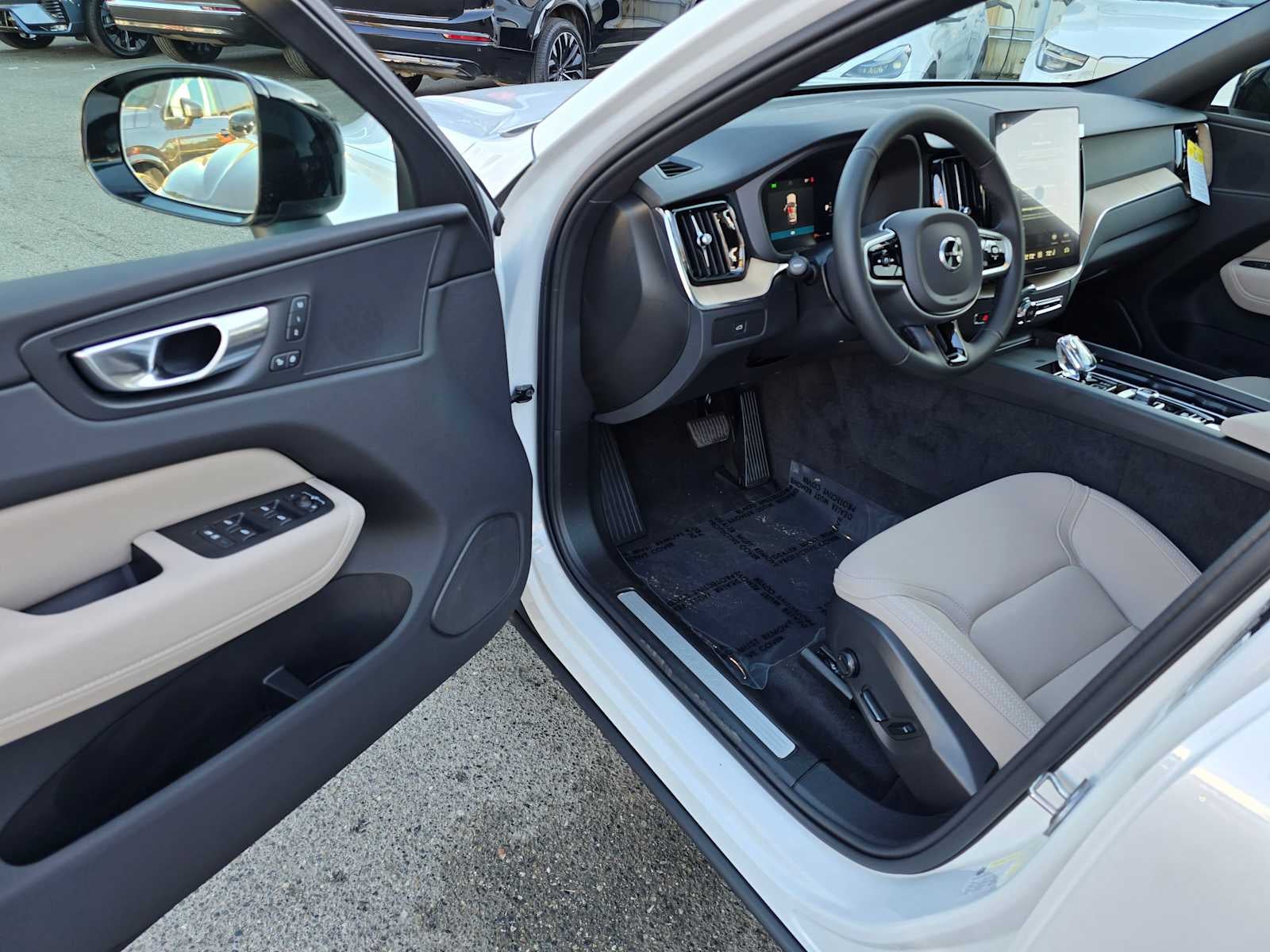 2026 Volvo XC60 Plus