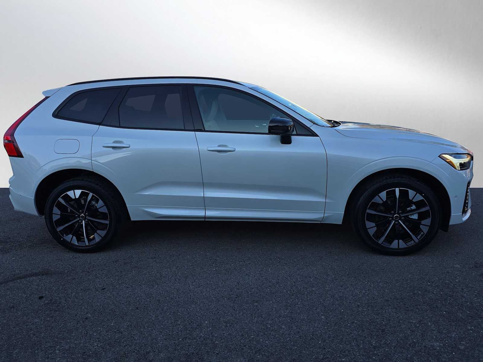 2026 Volvo XC60 Plus