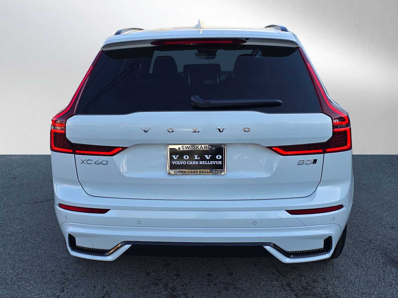 2026 Volvo XC60 Plus