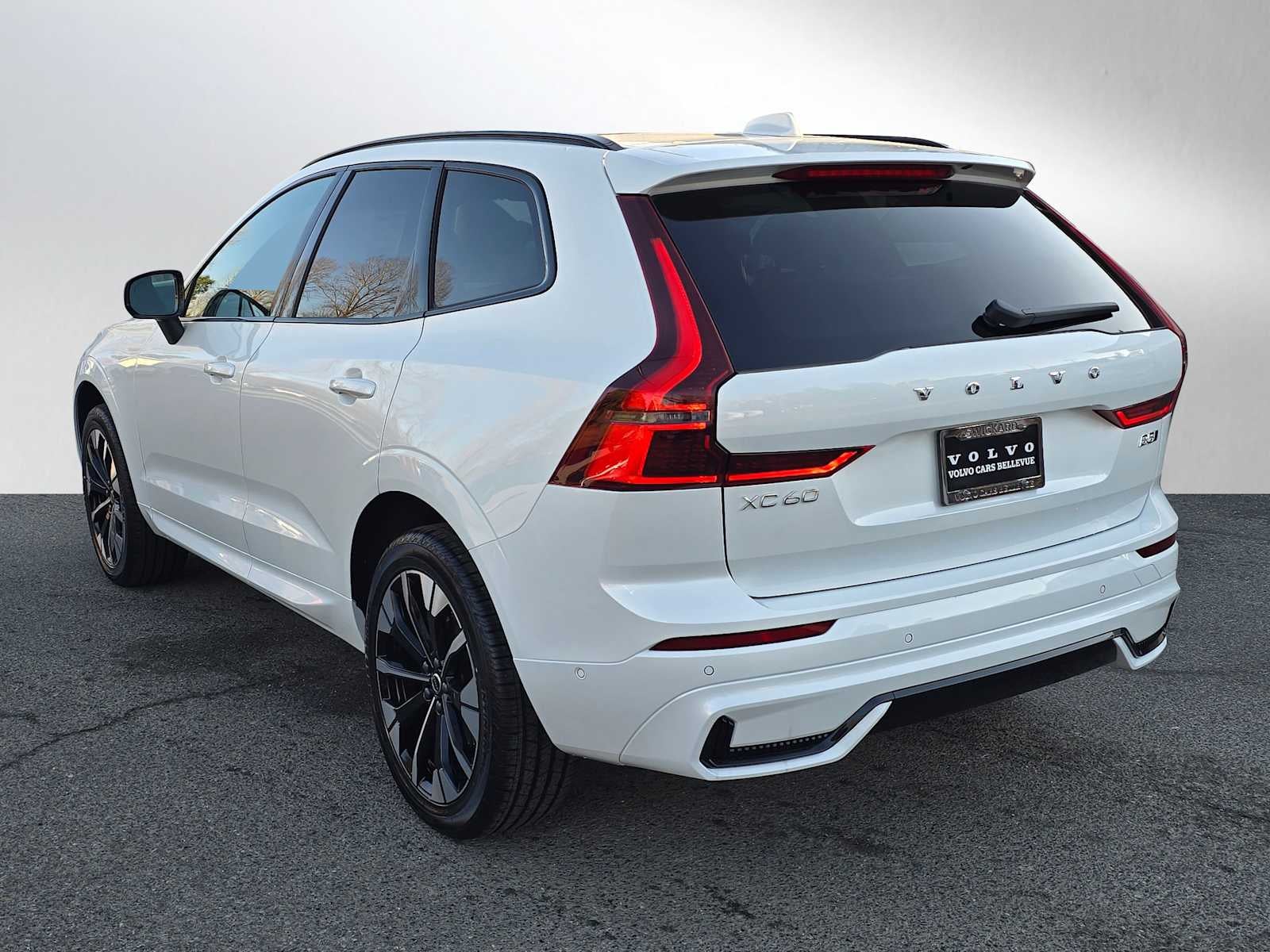 2026 Volvo XC60 Plus