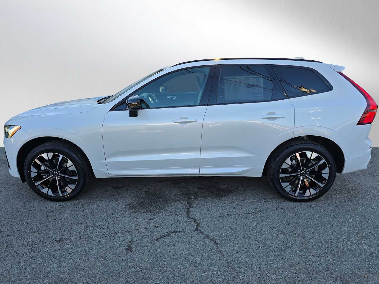 2026 Volvo XC60 Plus