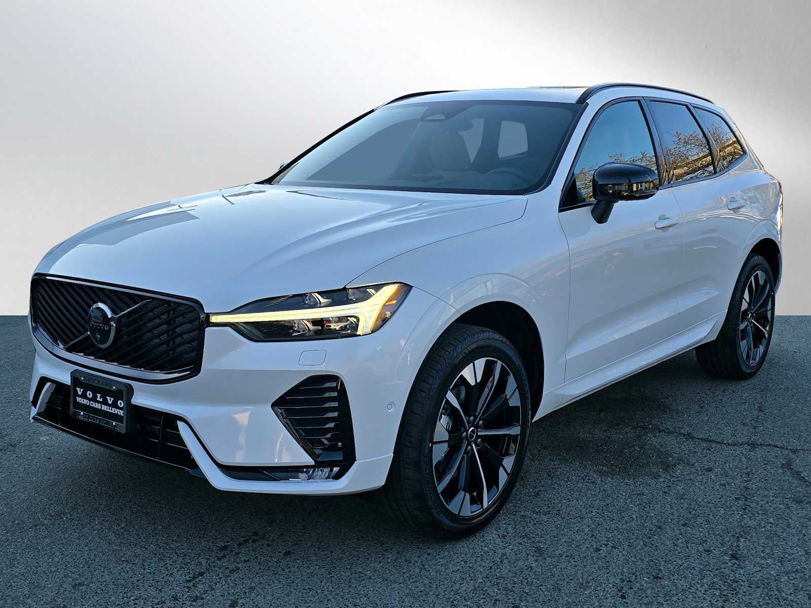 2026 Volvo XC60 Plus