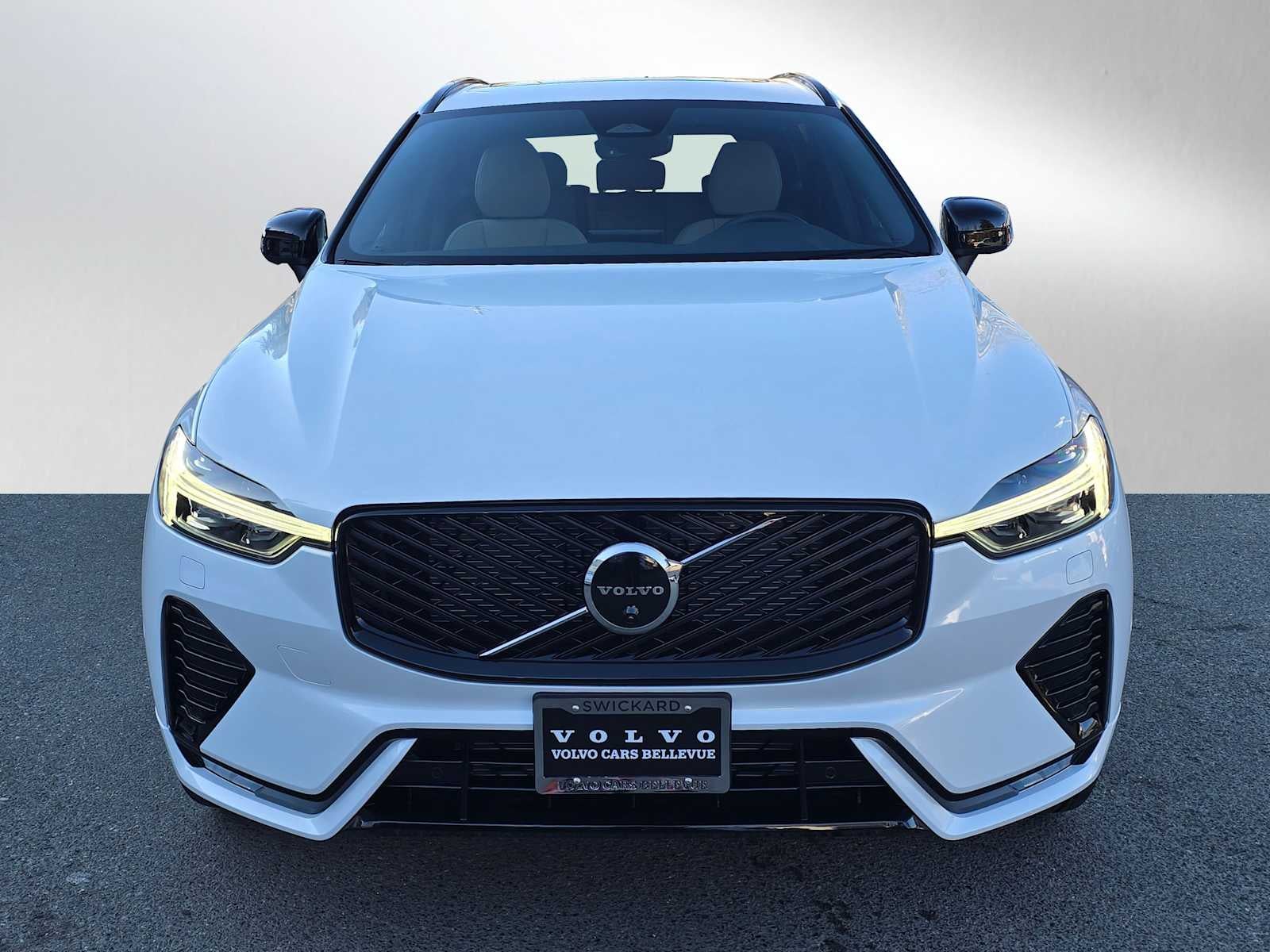 2026 Volvo XC60 Plus