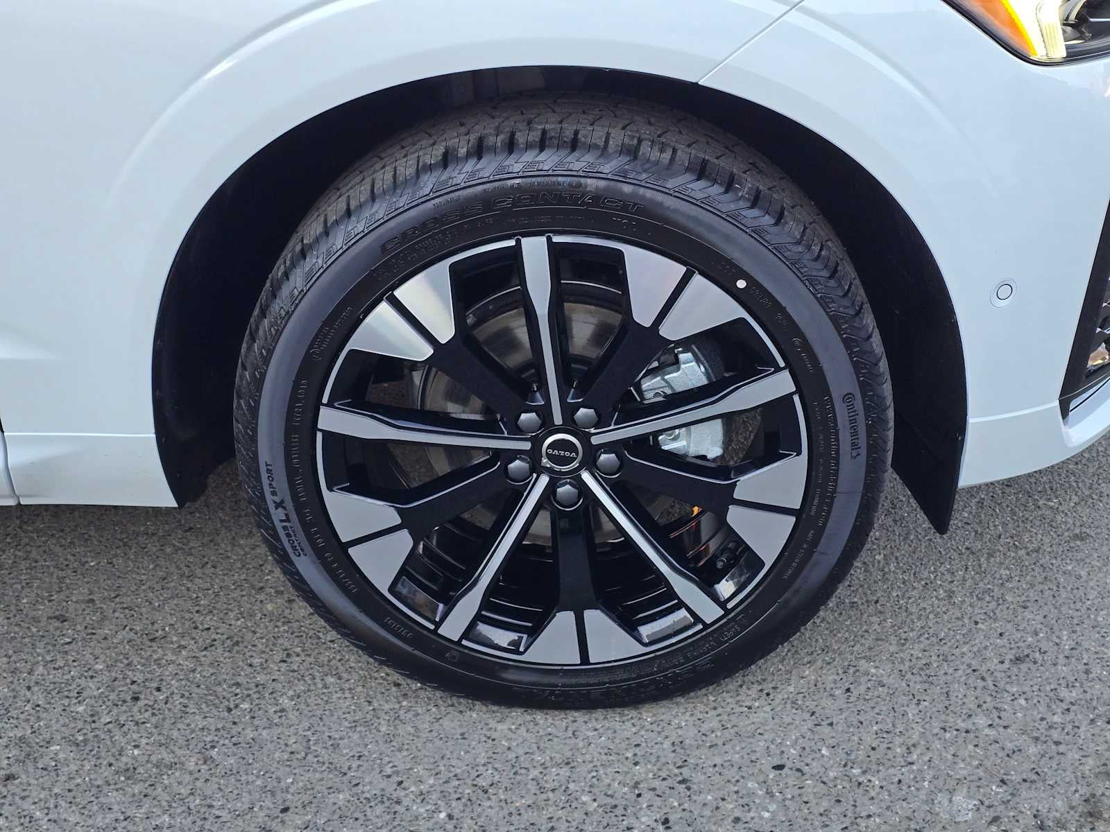 2026 Volvo XC60 Plus