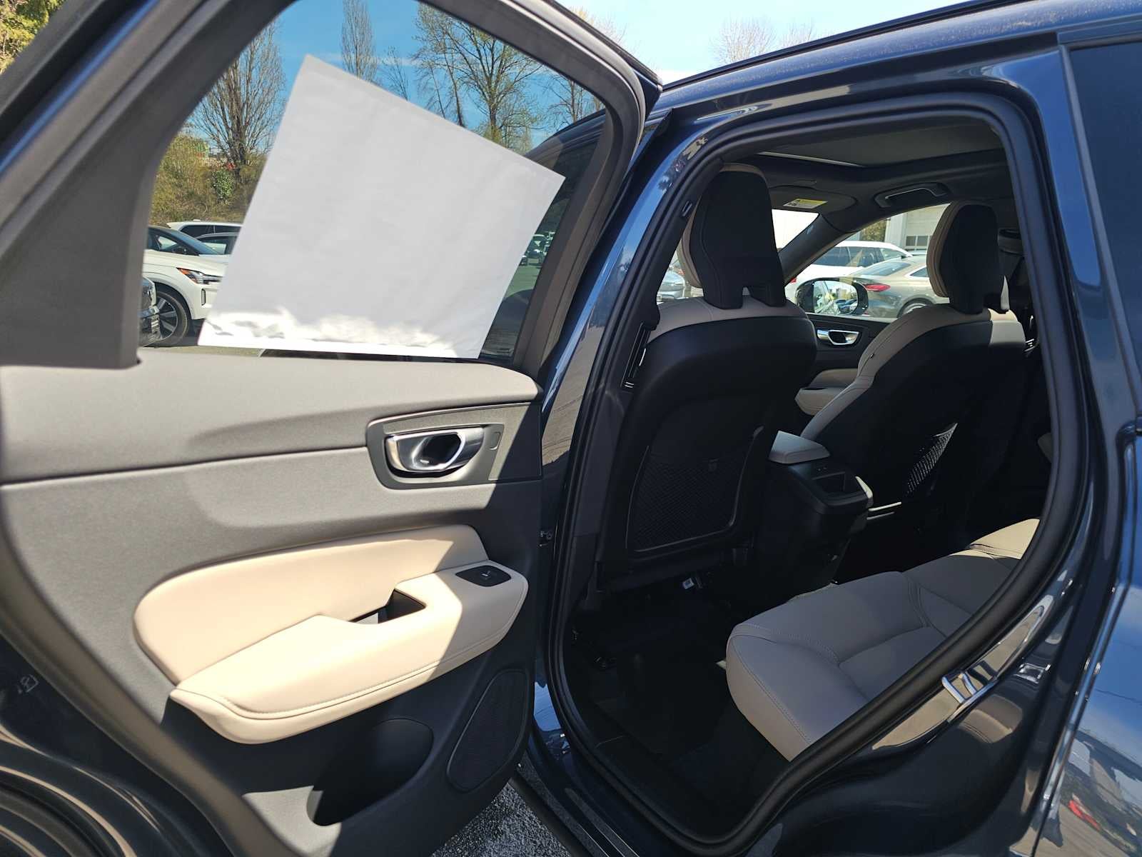 2026 Volvo XC60 Plus