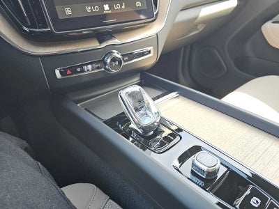 2026 Volvo XC60 Plus