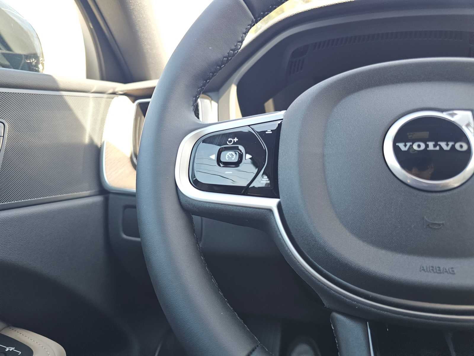 2026 Volvo XC60 Plus