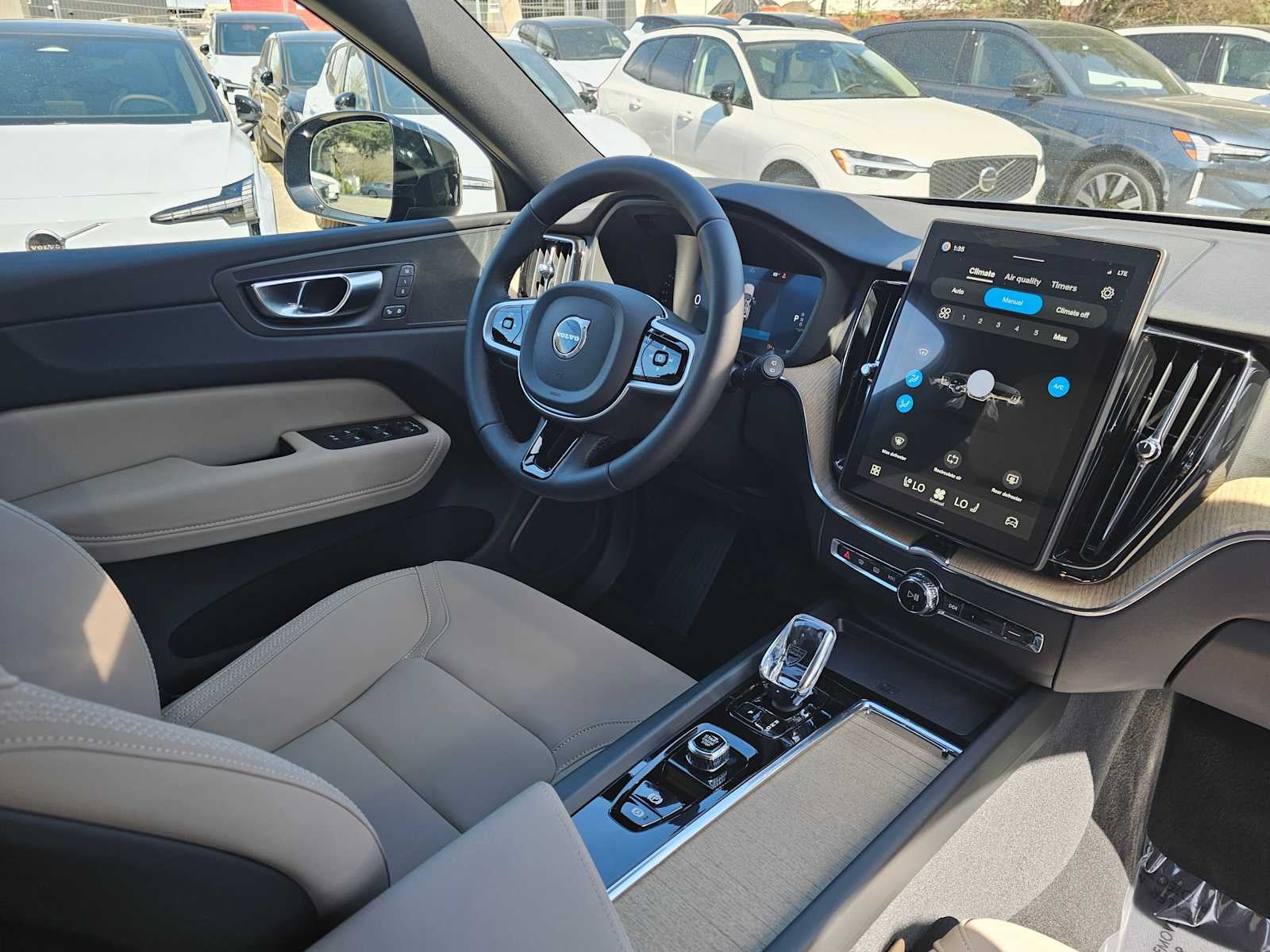 2026 Volvo XC60 Plus