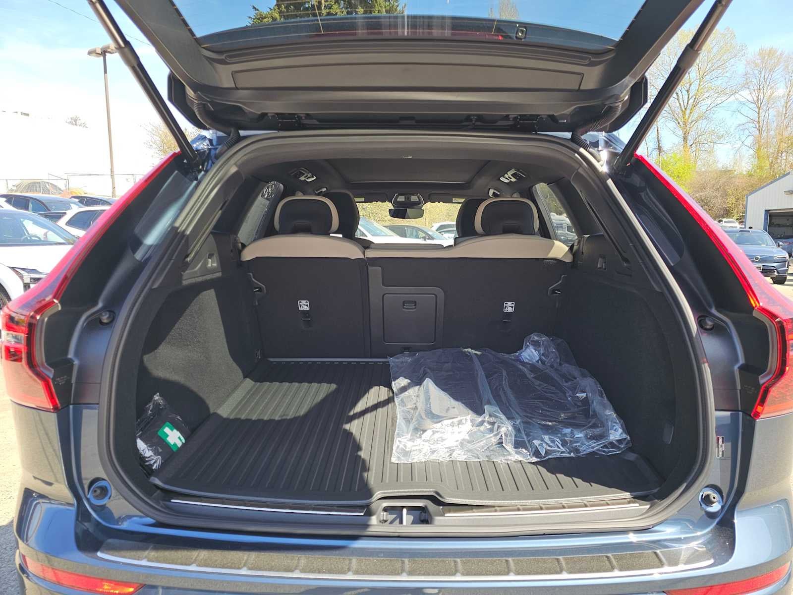 2026 Volvo XC60 Plus