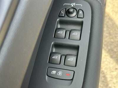 2026 Volvo XC60 Plus