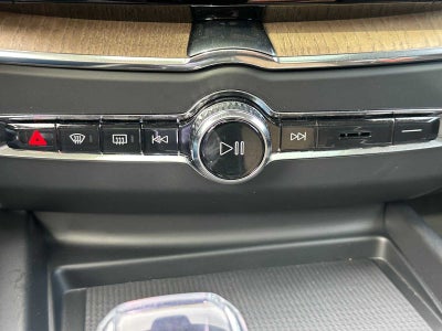 2026 Volvo XC60 Plus