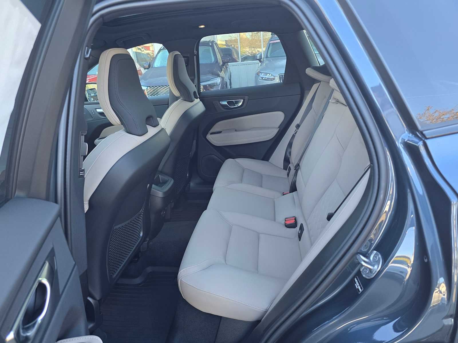 2026 Volvo XC60 Plus