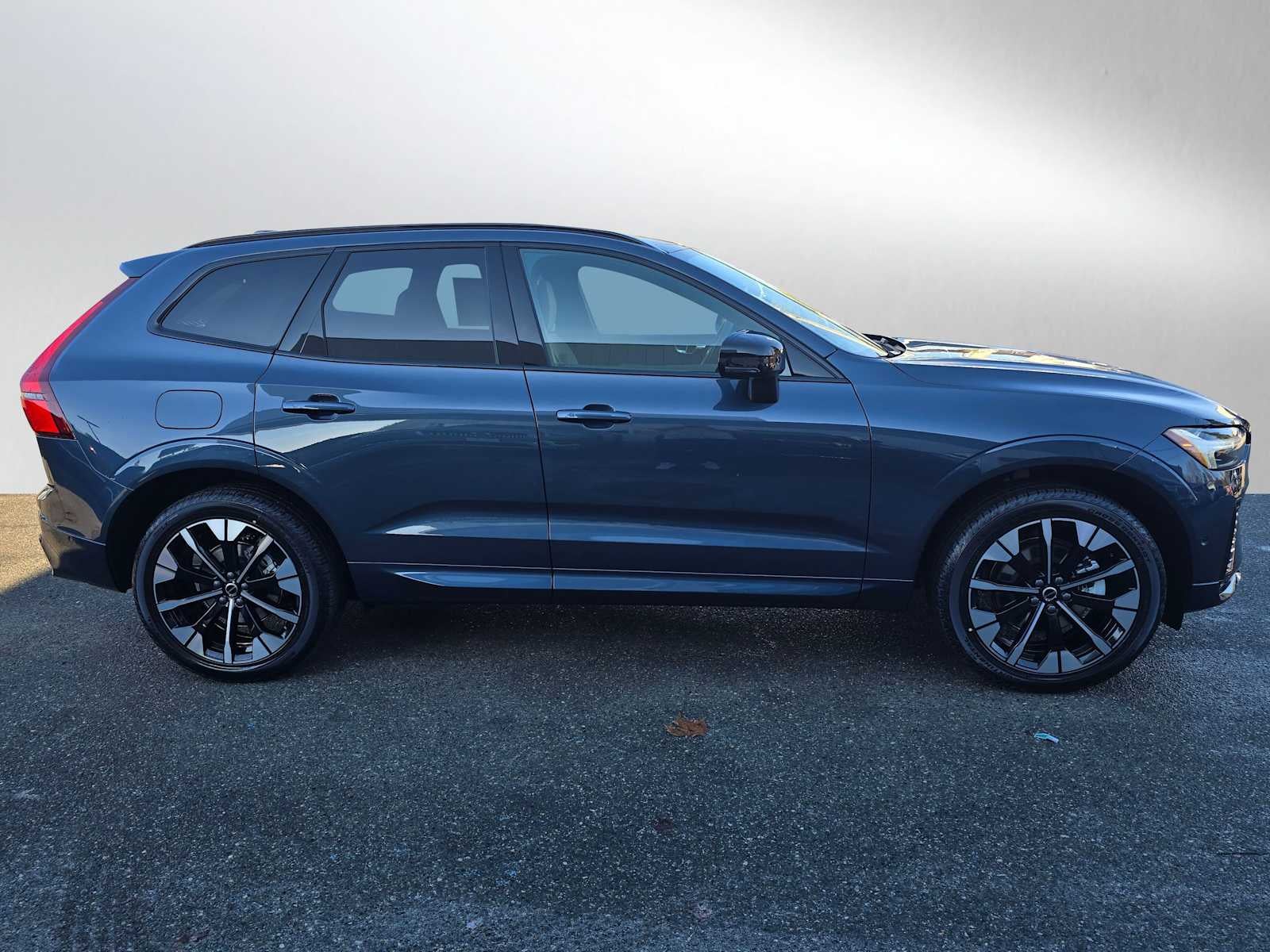 2026 Volvo XC60 Plus