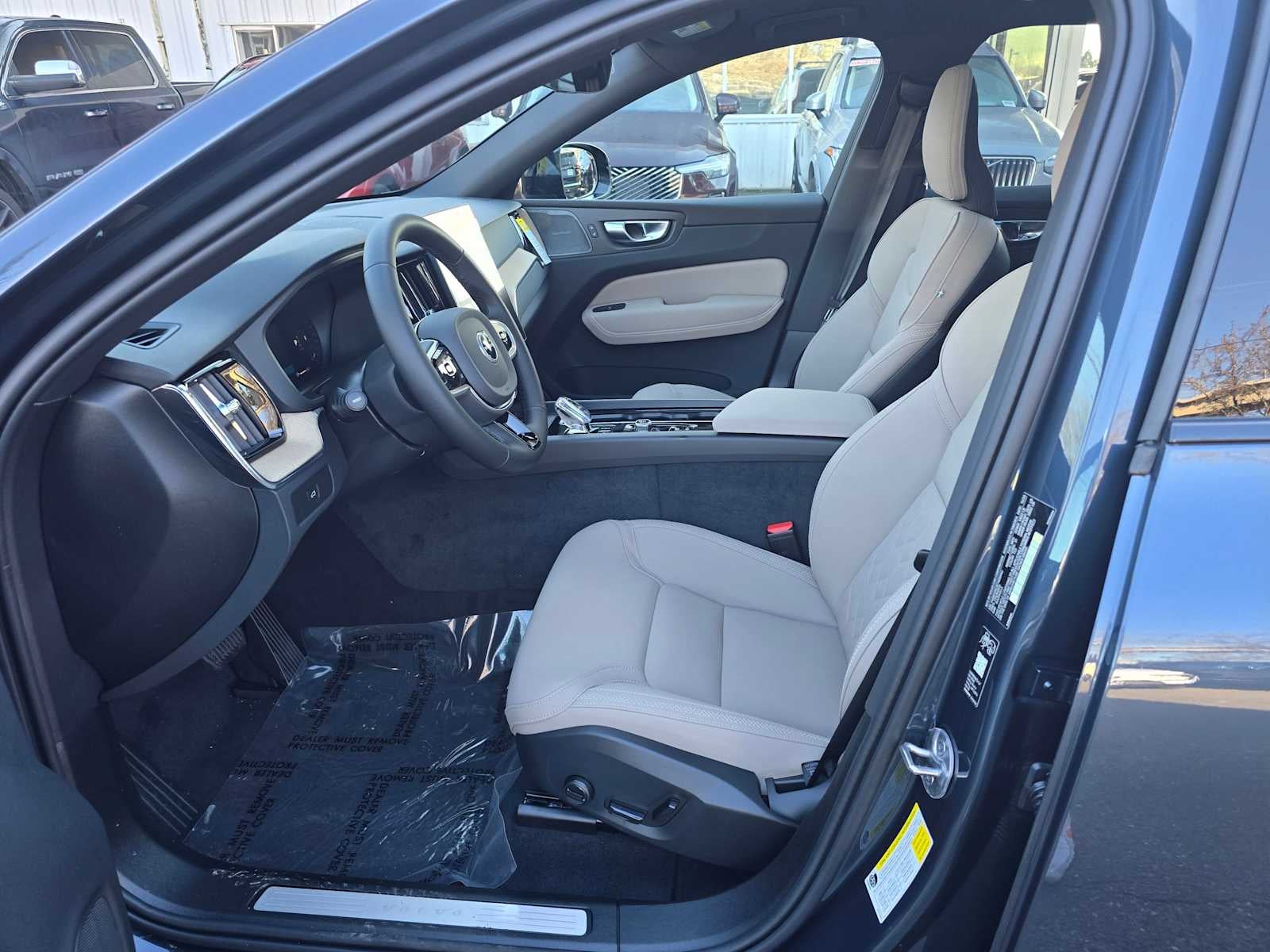 2026 Volvo XC60 Plus