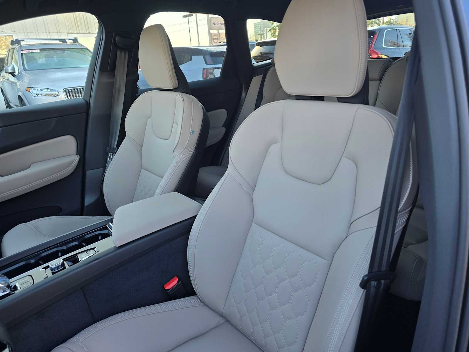 2026 Volvo XC60 Plus