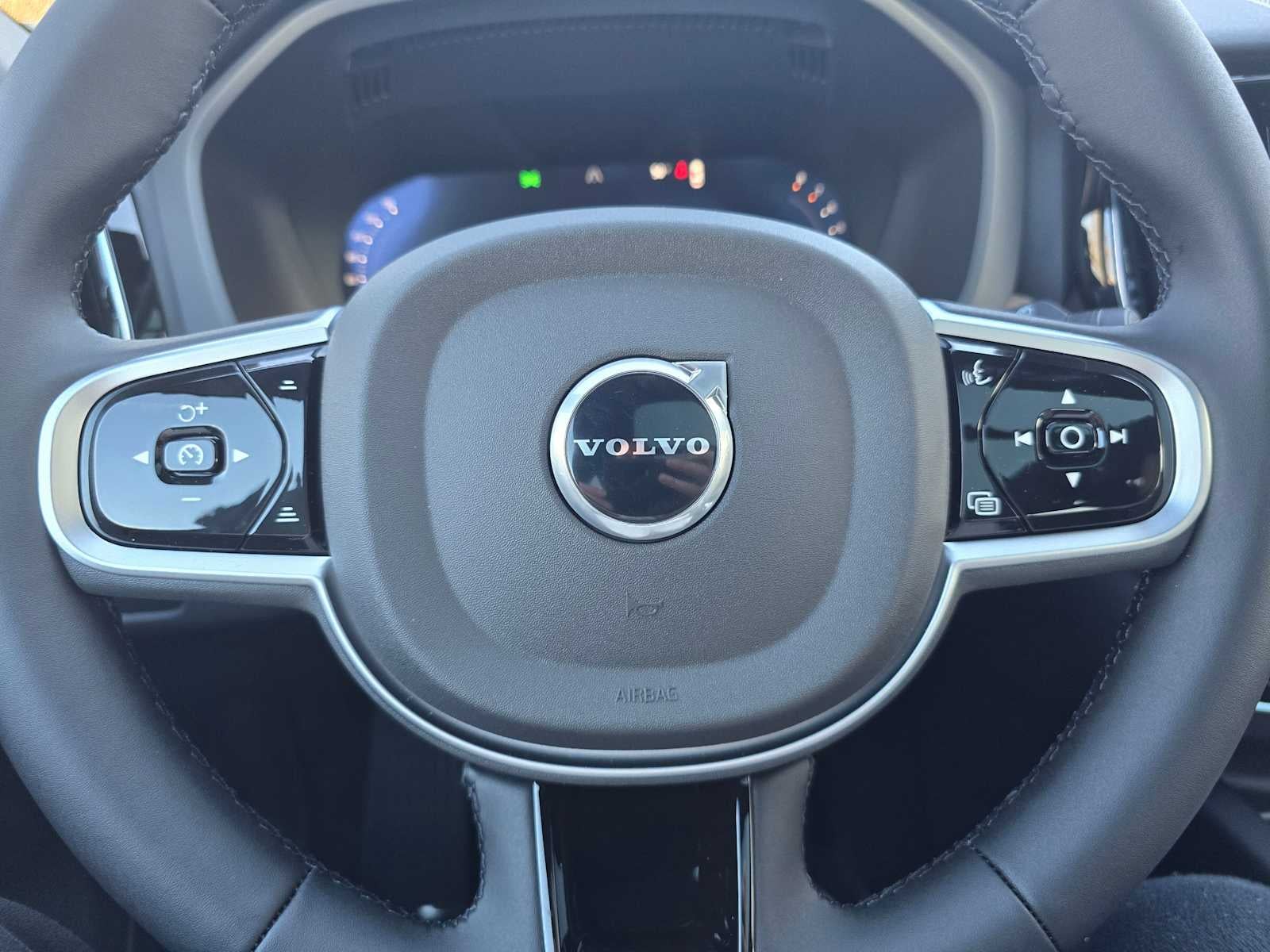 2026 Volvo XC60 Plus