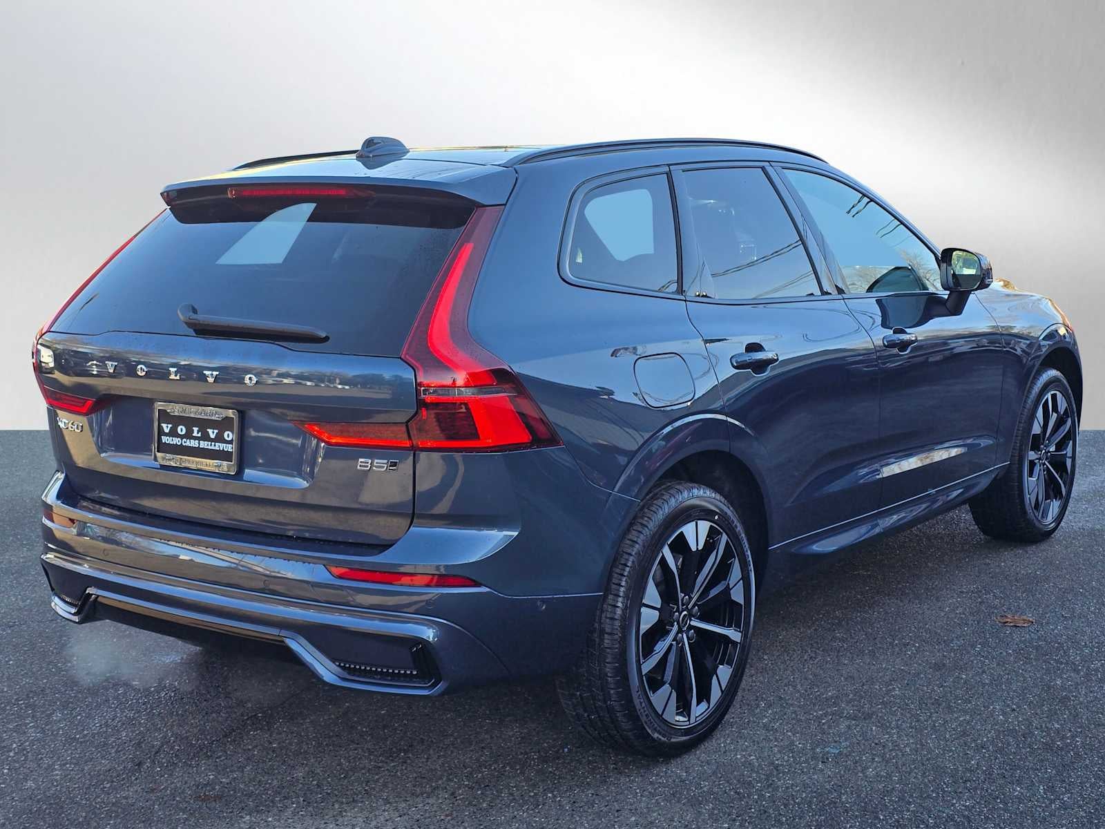 2026 Volvo XC60 Plus