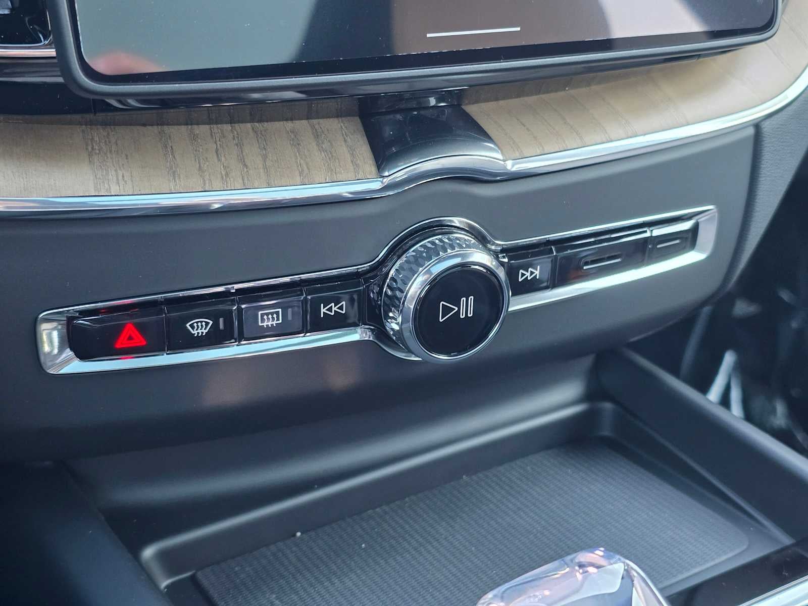 2026 Volvo XC60 Plus