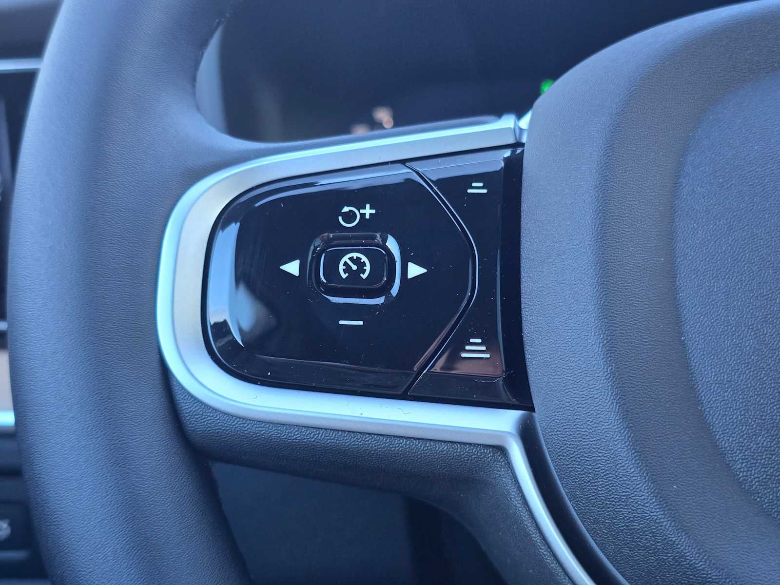 2026 Volvo XC60 Plus