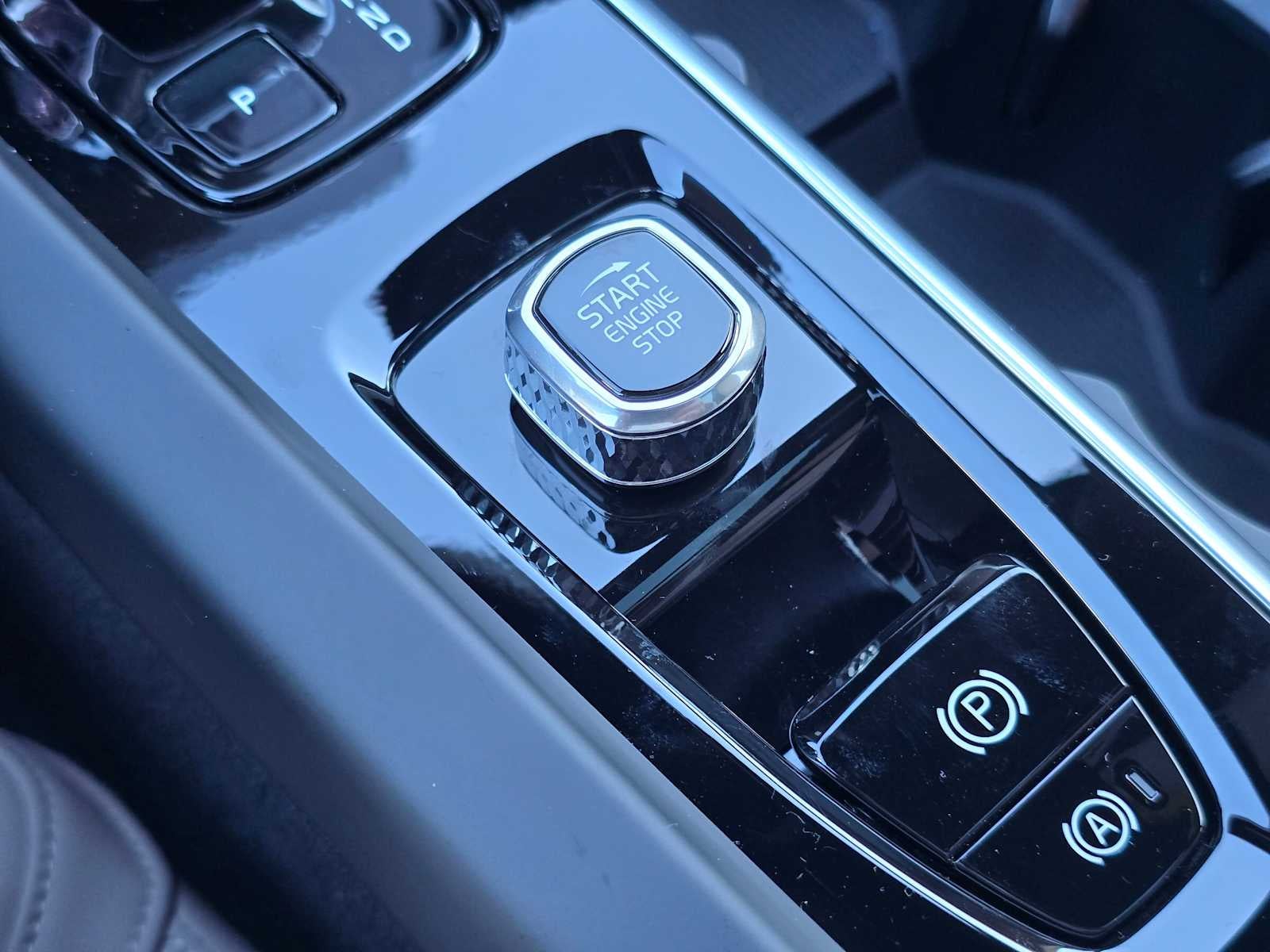 2026 Volvo XC60 Plus