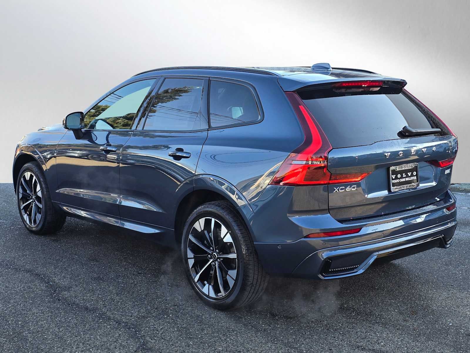 2026 Volvo XC60 Plus