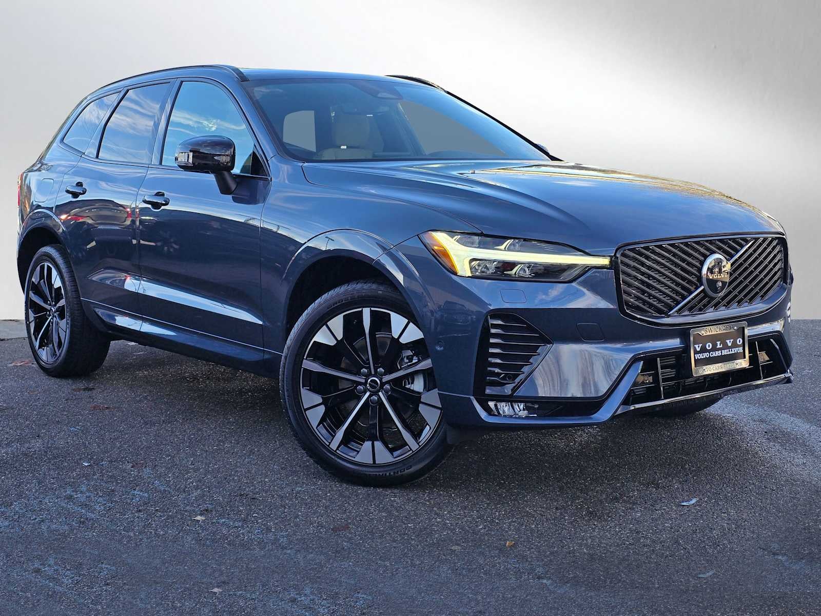 2026 Volvo XC60 Plus