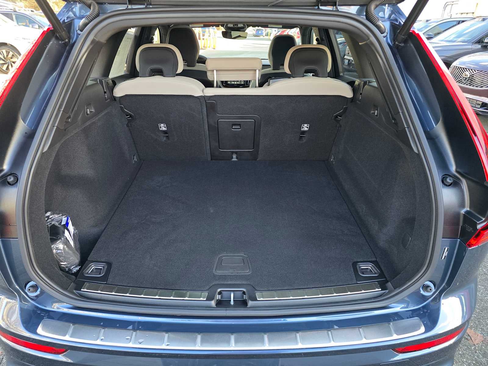 2026 Volvo XC60 Plus